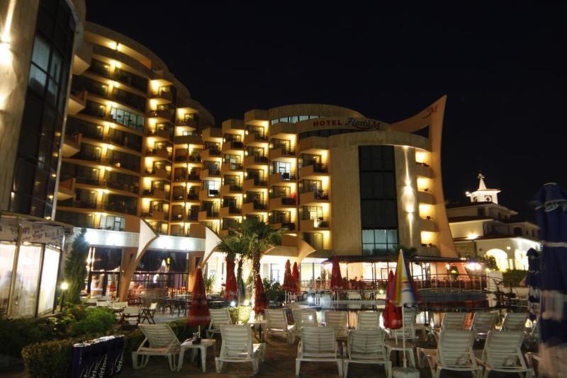 Fiesta M & Marlin Beach Hotel Pantai Sunny Bagian luar foto